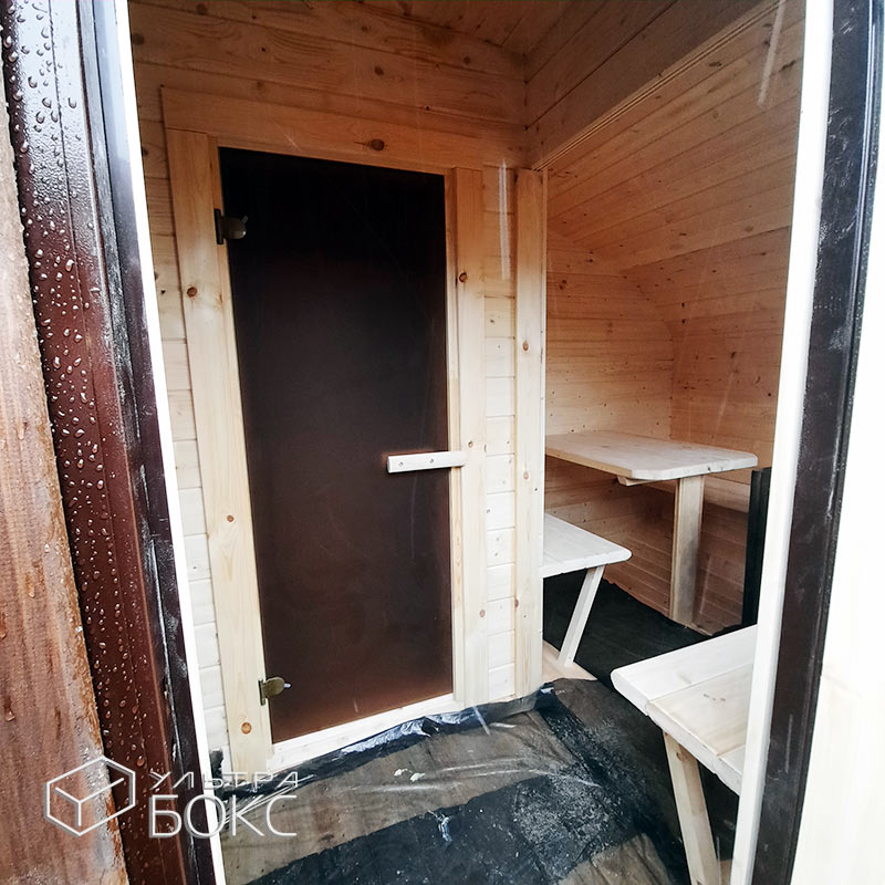 Баня Гипоид 6 х 2,4 х 2,4 м глубина, топка в парной печь стандарт "Емеля" / "Рада 4_14 S" +ДОПЫ: дверь входная металлическая, двери внутри стеклянные, дополнительная лавочка в комнате отдыха, Ель / Кедр — изображение 25