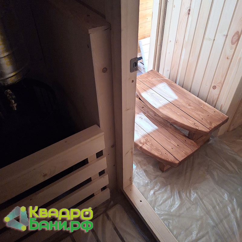Квадро-Баня 4 х 2,2 м цвет Тик +ДОПЫ: козырёк (над дверью), дверь входная деревянная Стандарт, козырёк (над форточкой), печь на дровах «Везувий Лава», забор вокруг печи (ель) — изображение 18