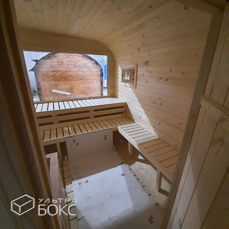 Квадро-Баня Парус 5,9 х 2,4 х 2,6 м + ДОПЫ: окно ПВХ однокамерное, лавочка с рундуком, нижний угловой полок 2 шт, ограждение вокруг печи, печь «Малуша», козырек над порталом, Ель / Кедр — изображение 20