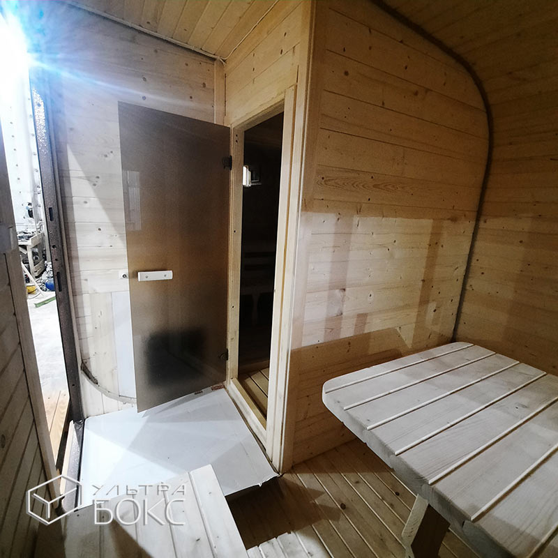 Квадро-Баня Парус 5х2,4х2,6 м +ДОПЫ: дверь входная металлическая, дверь внутренняя стеклянная, столик и лавочки с рундуком в комнате отдыха, окно-форточка в парной деревянное, печь «Рада-S», ступени деревянные перед входом — изображение 9